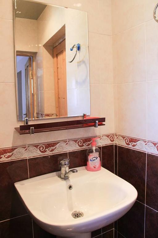 Dodo Japaridze Guesthouse Mestia Dış mekan fotoğraf